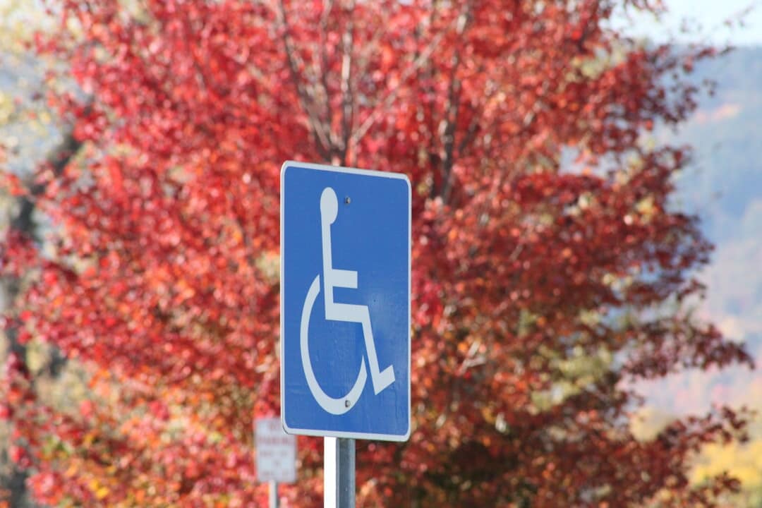 discriminação por deficiência